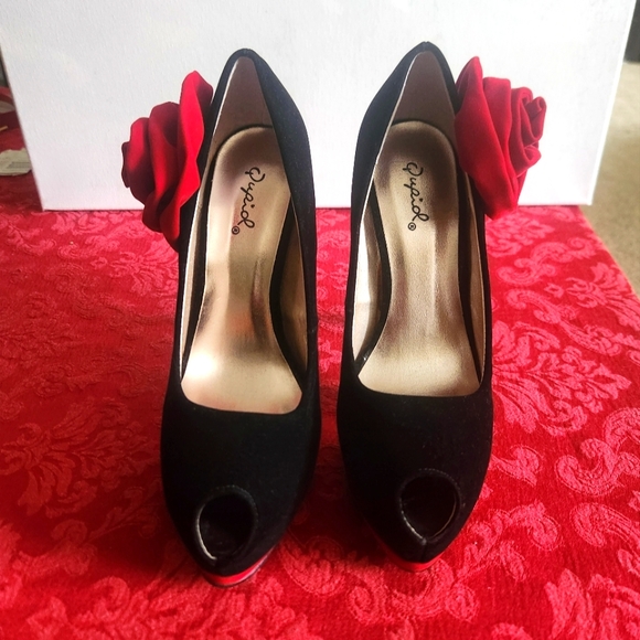 New black and red rose heels - Picture 3 of 4